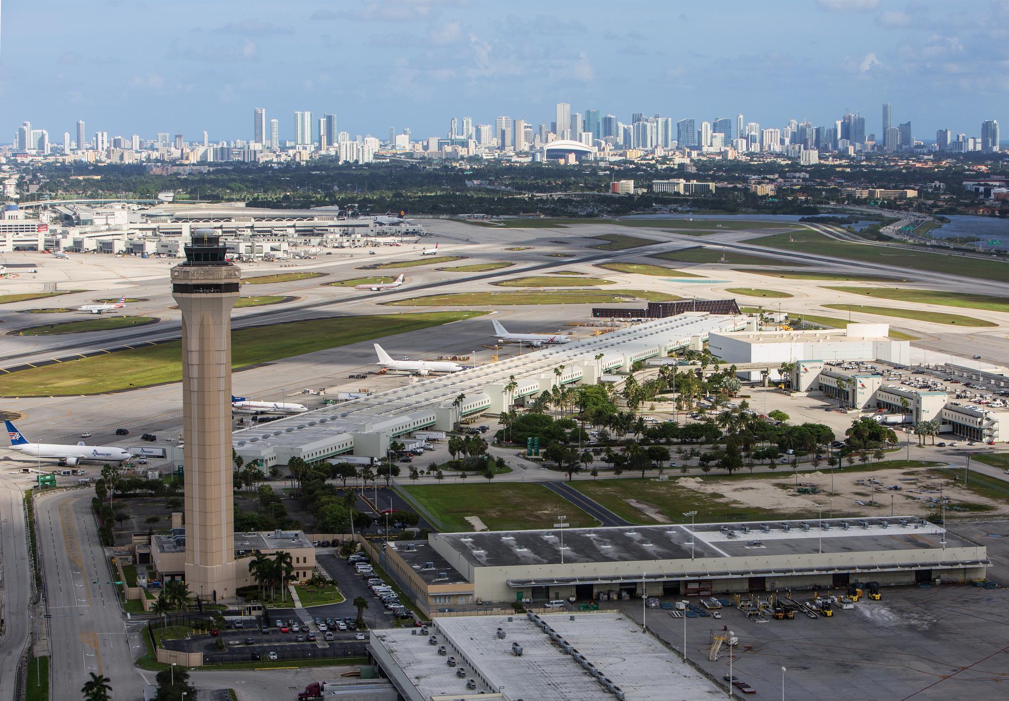 Florida moves forward with $1.5bn of <b>airport upgrades</b>
